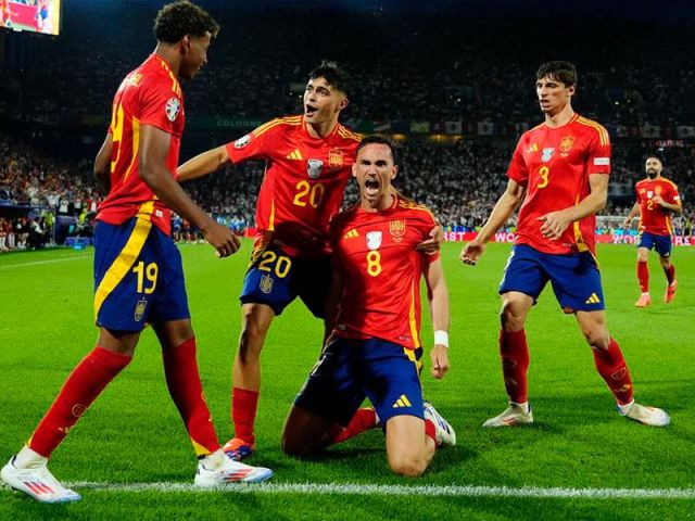 Spain vs England - Euro Final at Café the Plaza